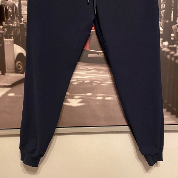 Lululemon On The Fly pants with tote shopping bag - Picture 4 of 11